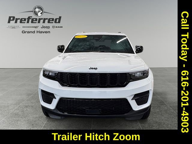 Used 2025 Jeep Grand Cherokee Altitude image 11