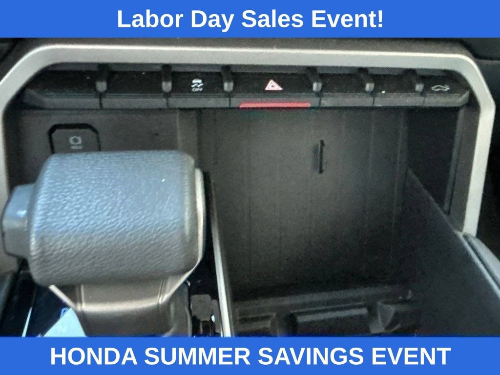 Used 2025 Toyota Tundra Limited AWD/4WD image 25