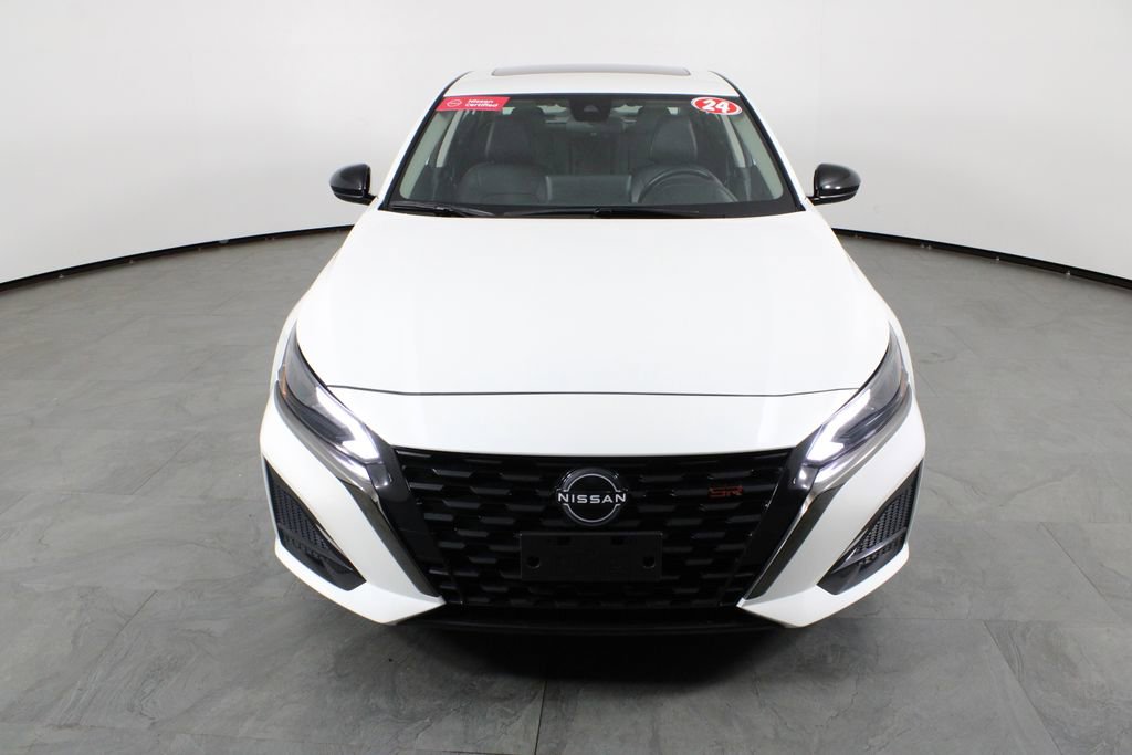 Used 2024 Nissan Altima 2.5 SR w/ SR Premium Package FWD image 14