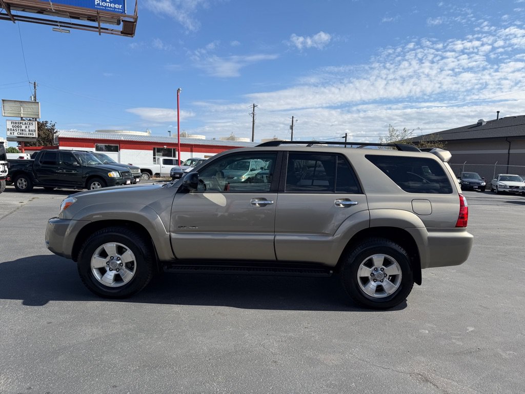 Used 2008 Toyota 4Runner SR5 AWD/4WD image 3
