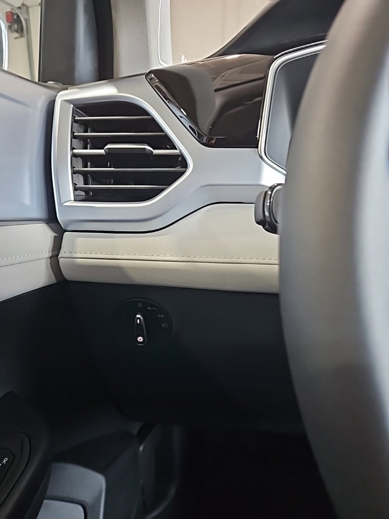 New 2026 Volkswagen Taos SE image 35