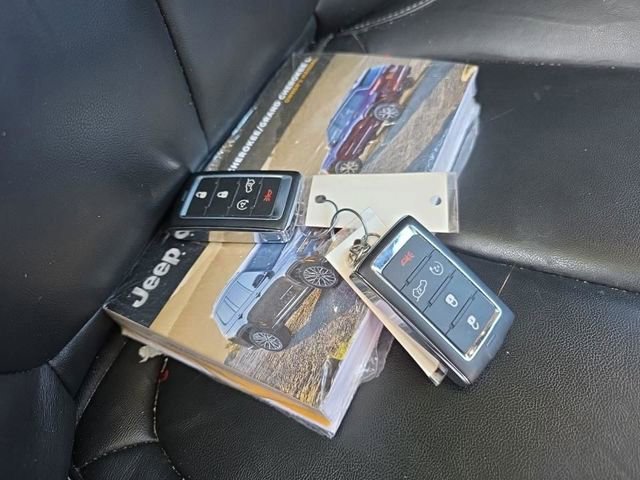Used 2022 Jeep Grand Cherokee L Limited image 19
