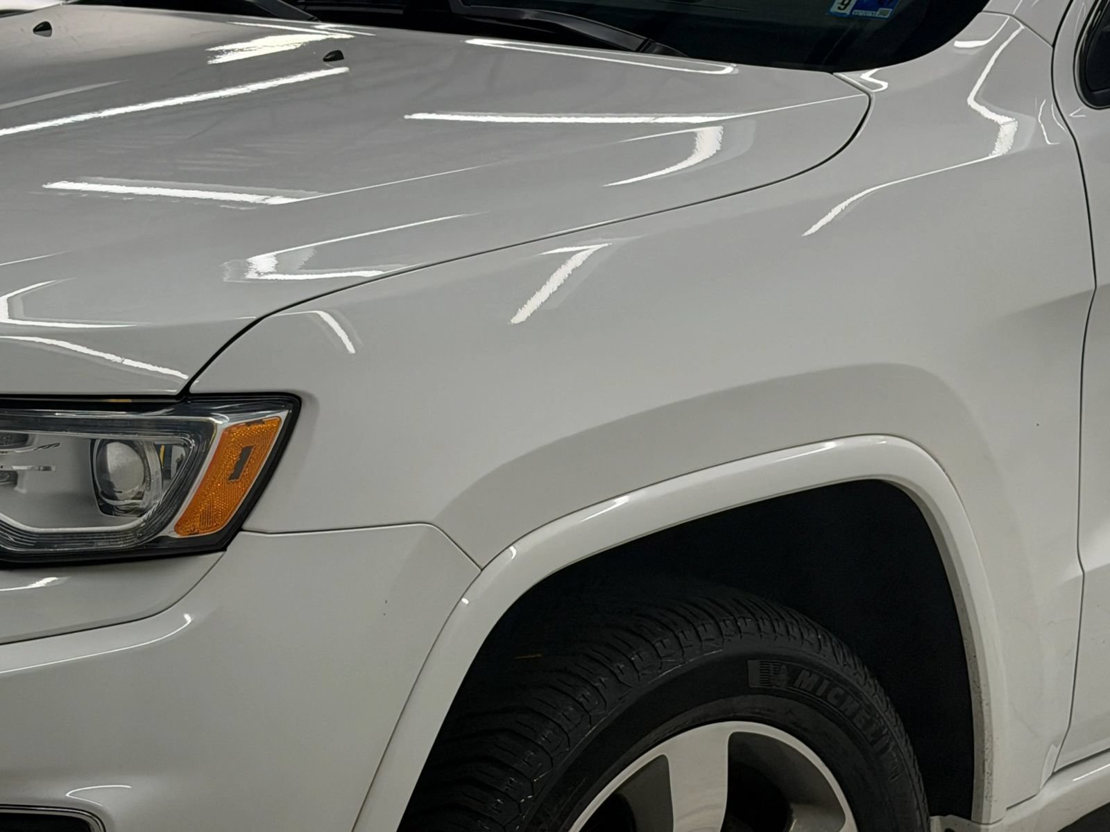 Used 2015 Jeep Grand Cherokee Overland AWD/4WD image 4