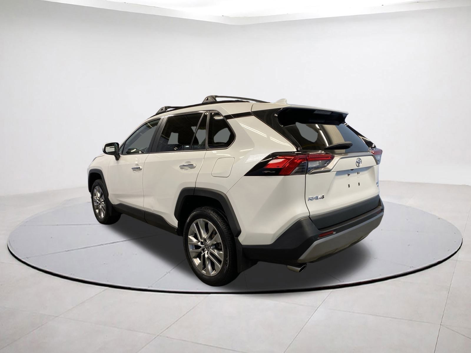 Used 2023 Toyota RAV4 Limited w/ Limited Grade Weather Package image 4