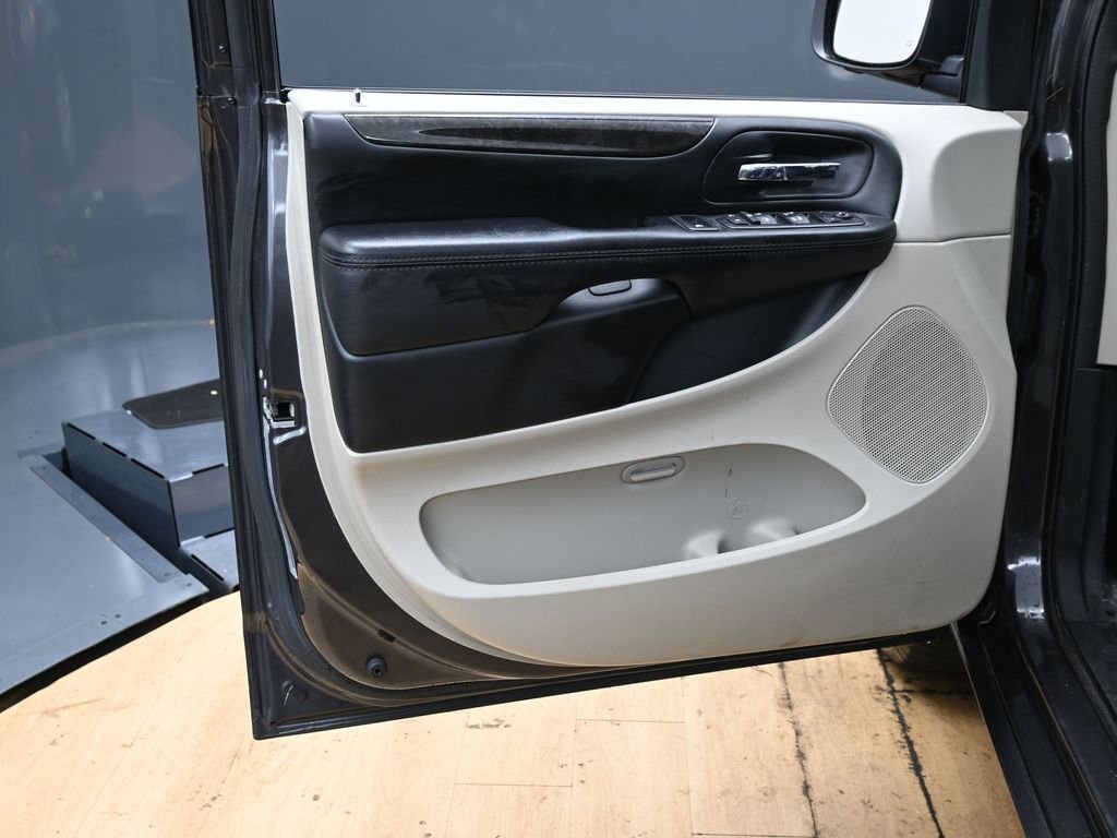 Used 2019 Dodge Grand Caravan SE image 36