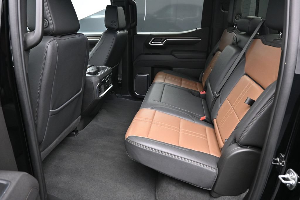 Used 2025 Chevrolet Silverado 1500 High Country AWD/4WD image 25