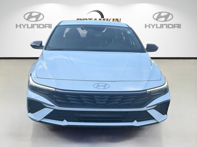 Certified 2025 Hyundai Elantra Sport FWD image 2