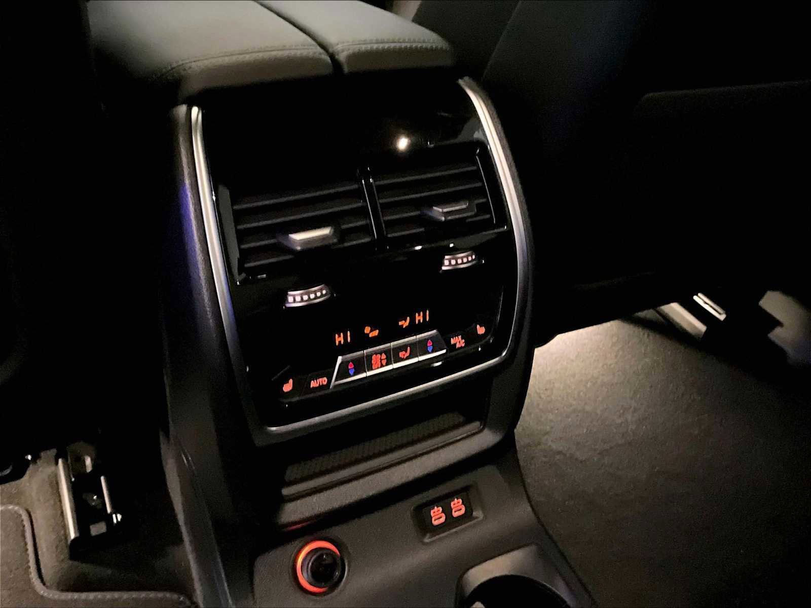 Used 2024 BMW X7 xDrive40i w/ M Sport Package image 29