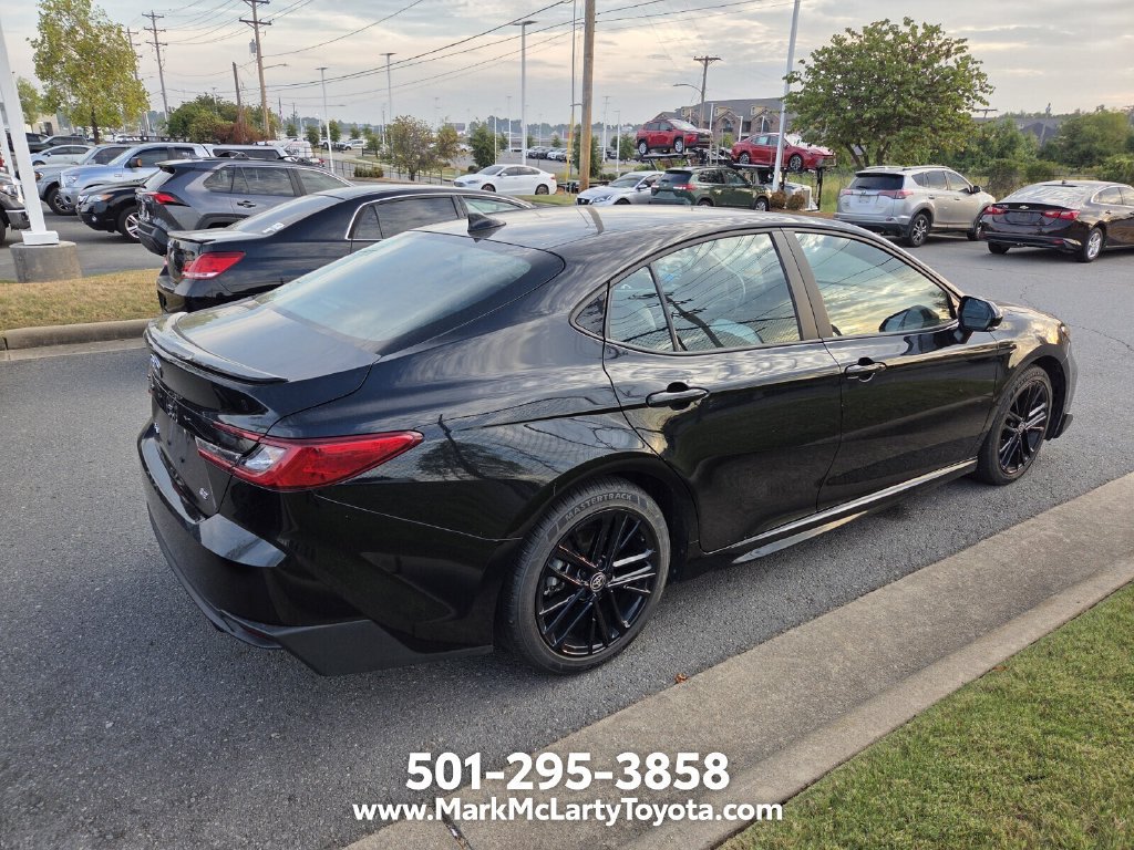 Used 2025 Toyota Camry SE FWD image 4