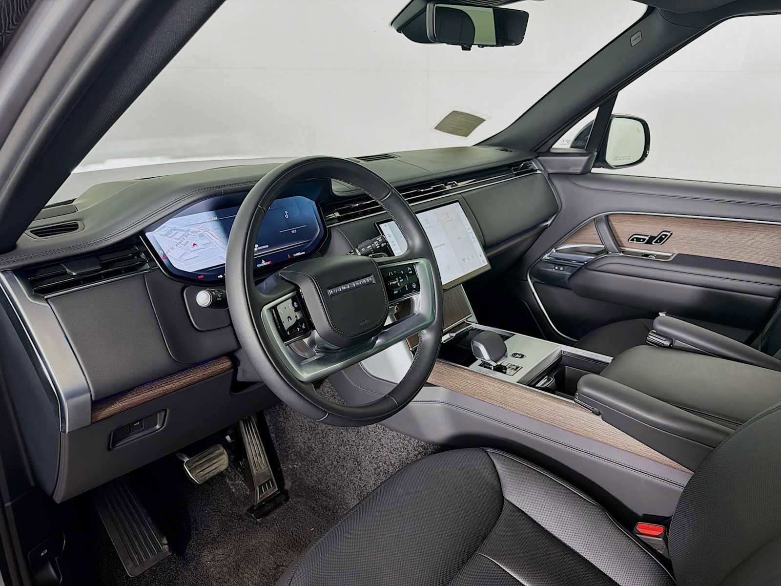Used 2025 Land Rover Range Rover Long Wheelbase SE AWD/4WD image 9