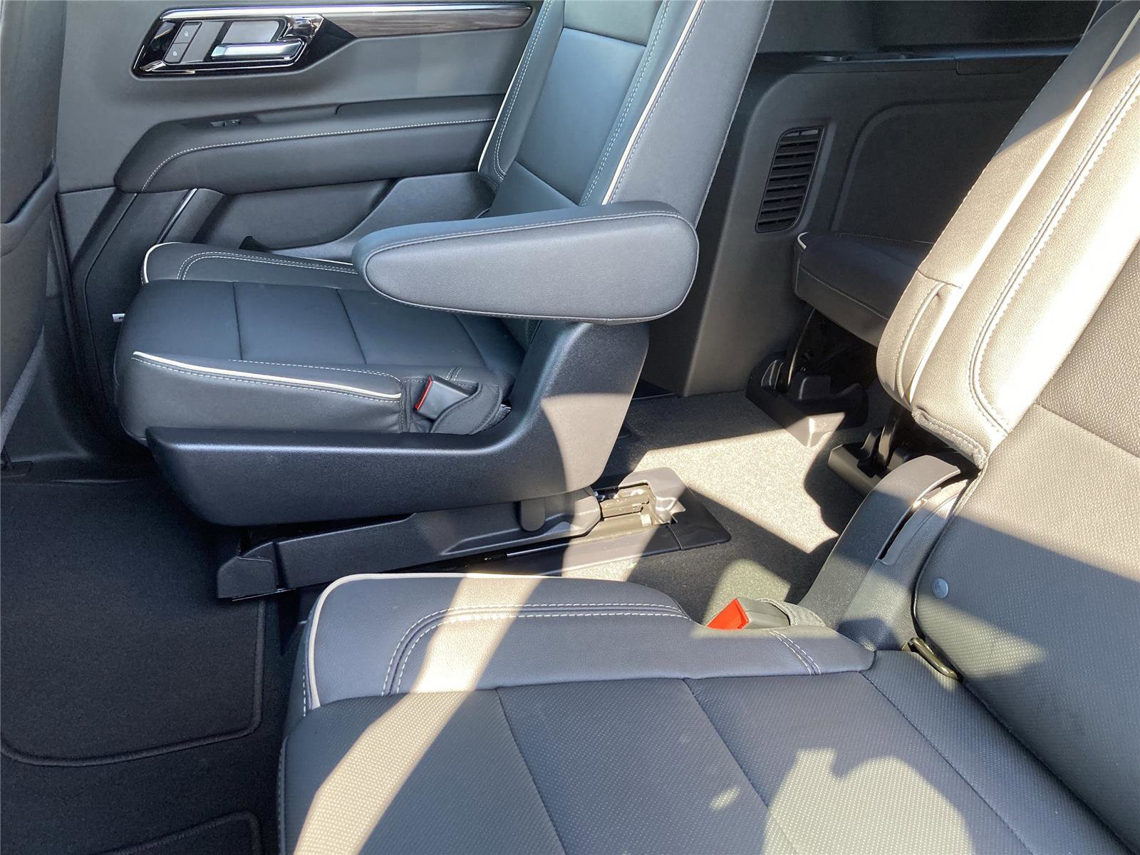 New 2026 Chevrolet Suburban Premier image 30