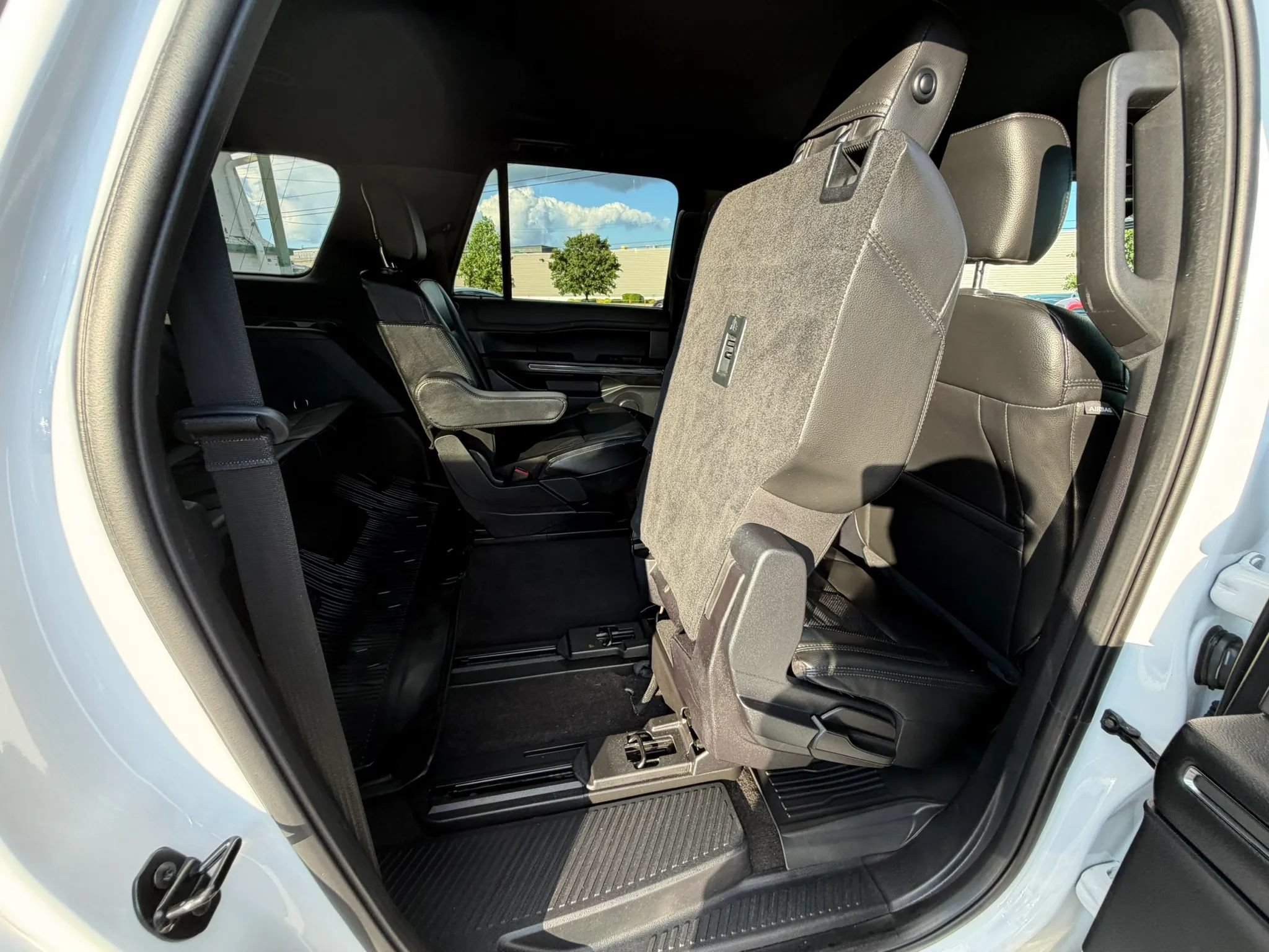 Used 2020 Ford Expedition Max XLT w/ Equipment Group 202A AWD/4WD image 35