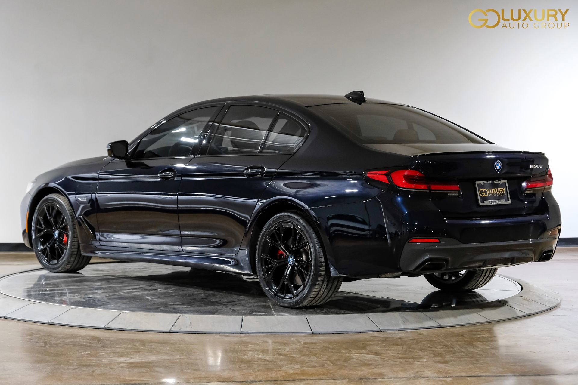 Used 2023 BMW 530e w/ M Sport Package image 12