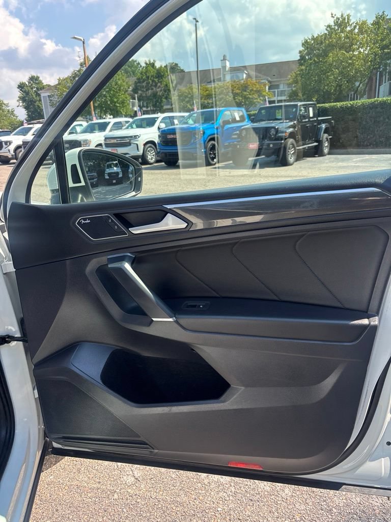 Used 2020 Volkswagen Tiguan SEL Premium R-Line w/ 3rd Row Seat Package AWD/4WD image 23