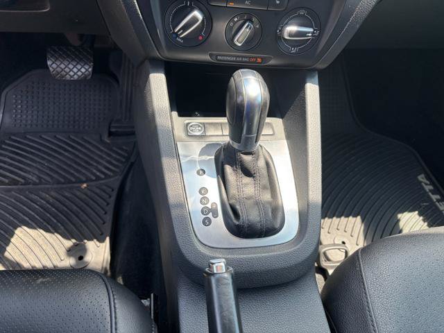 Used 2011 Volkswagen Jetta SEL FWD image 13