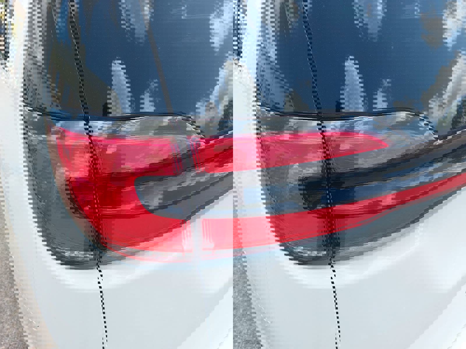 Used 2024 Chrysler Pacifica Select image 36