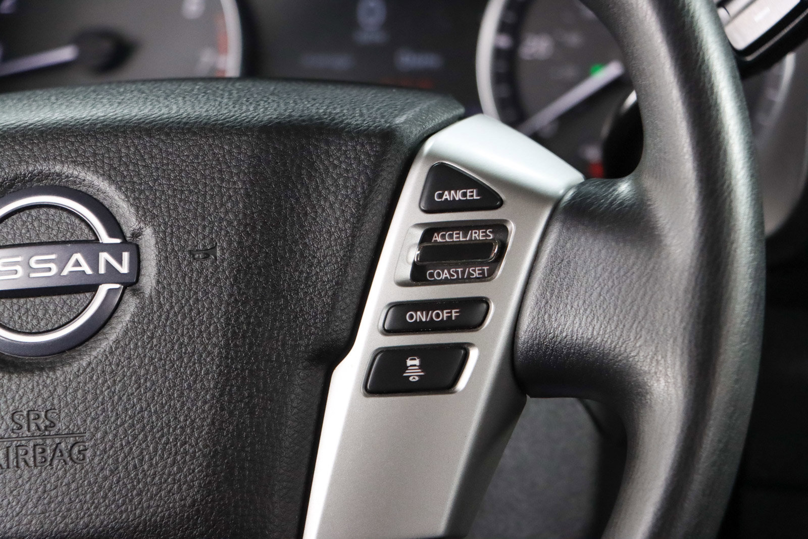 Used 2023 Nissan Titan SV image 15