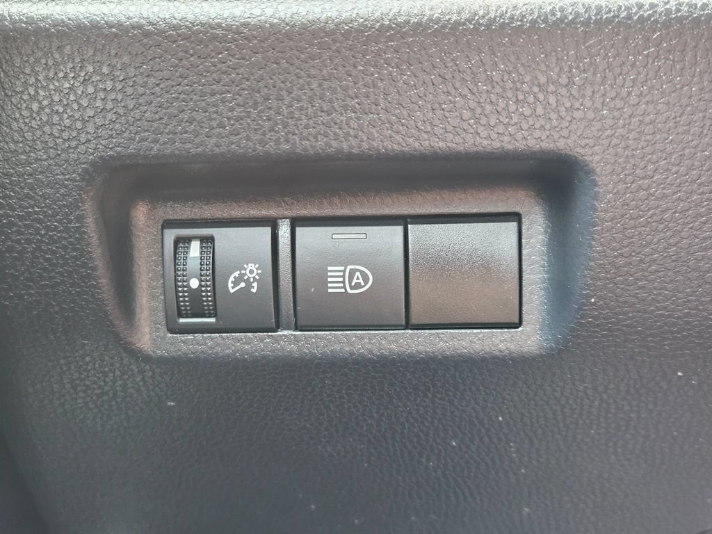 Used 2024 Toyota RAV4 XLE FWD image 27