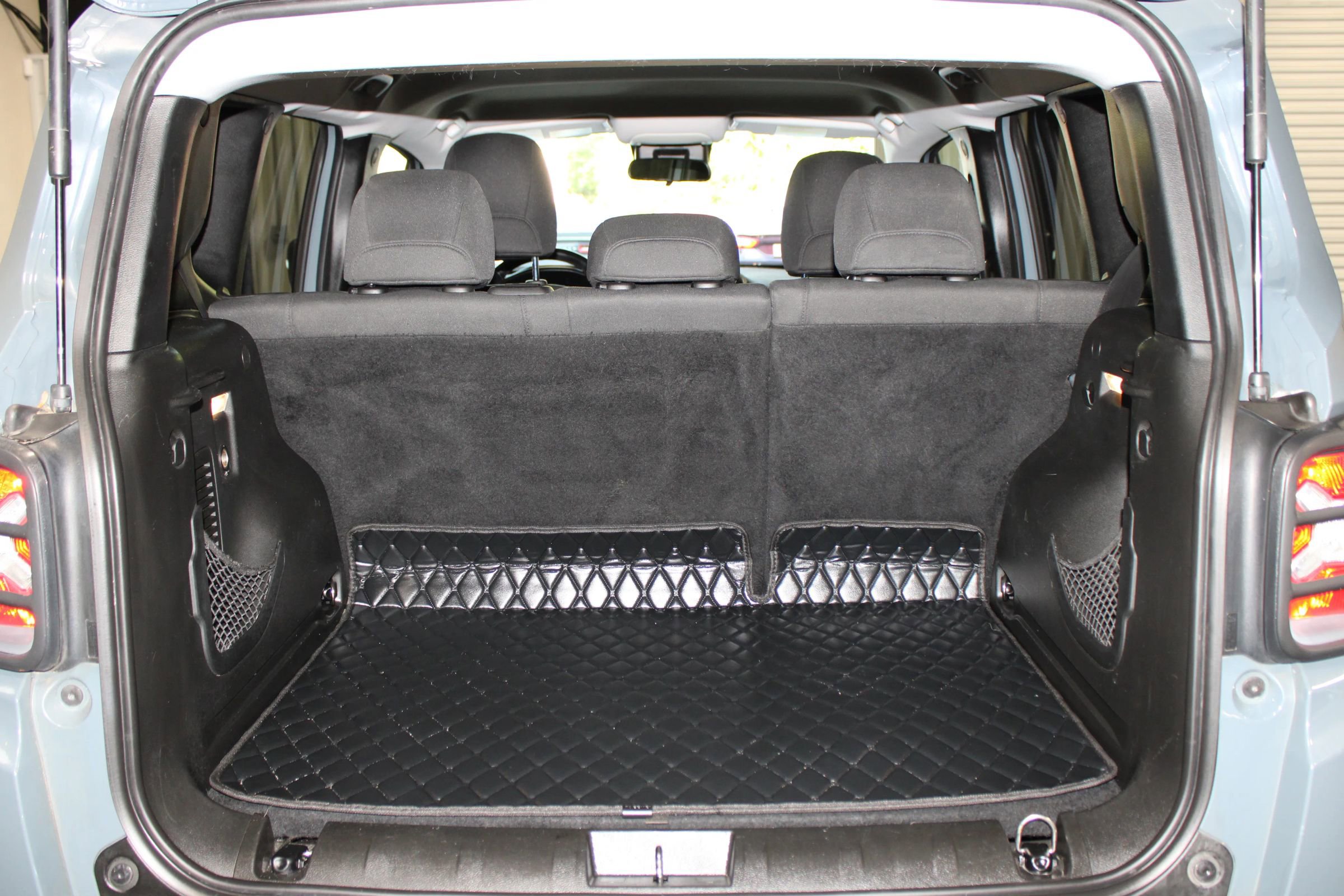 Used 2017 Jeep Renegade Trailhawk AWD/4WD image 27
