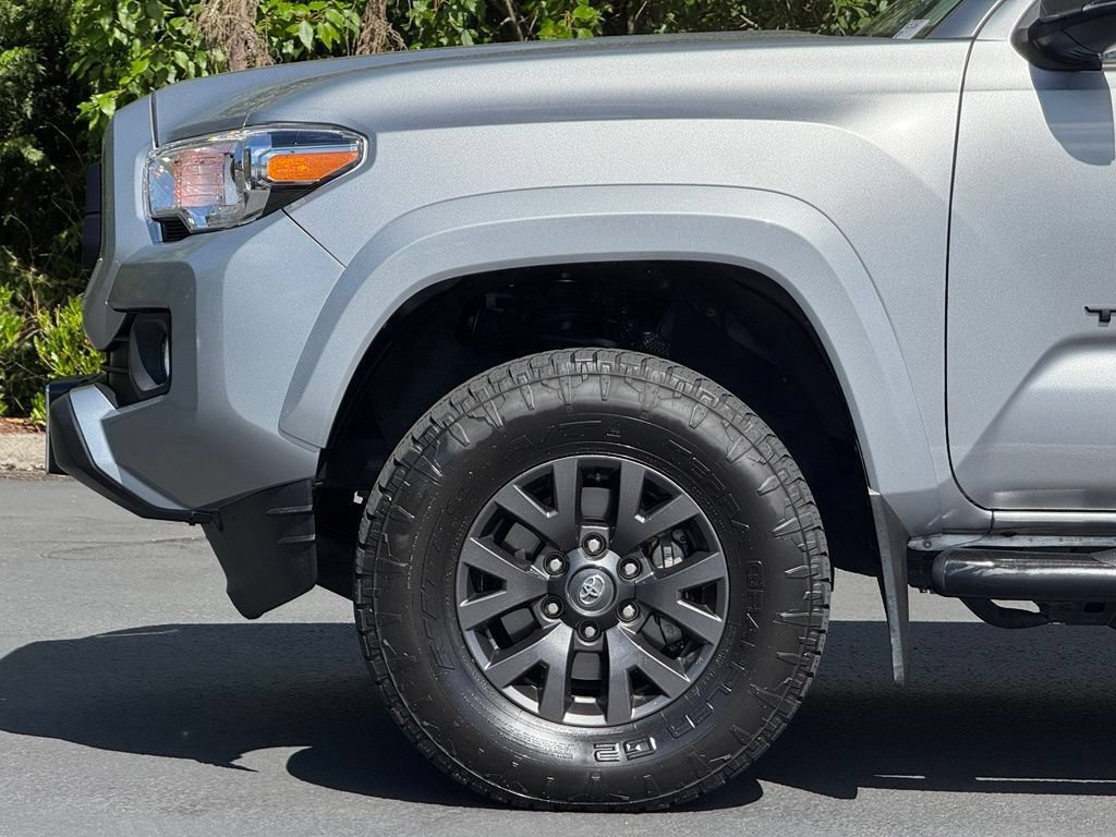 Used 2021 Toyota Tacoma SR5 w/ Technology Package AWD/4WD image 4