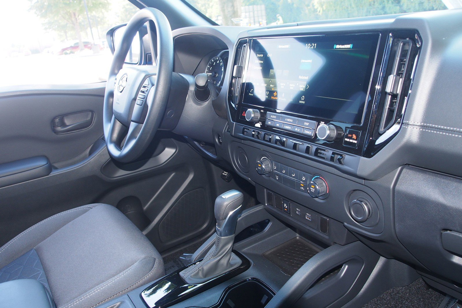 Used 2026 Nissan Frontier SV image 11