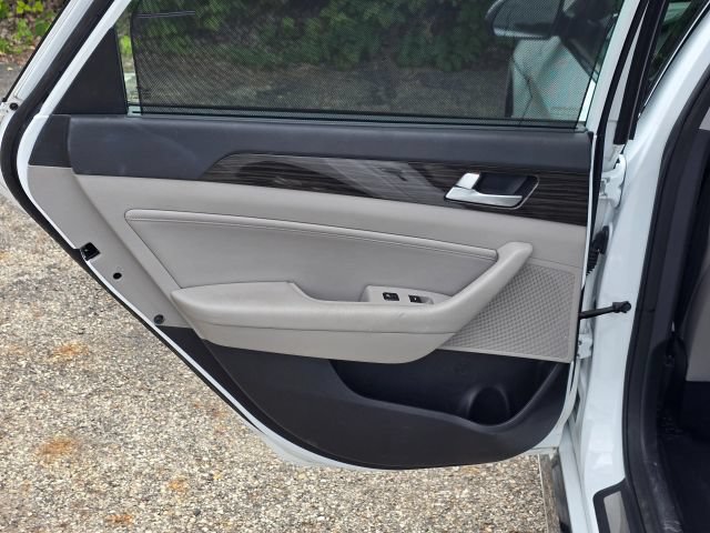 Used 2015 Hyundai Sonata Limited w/ Option Group 05 FWD image 13