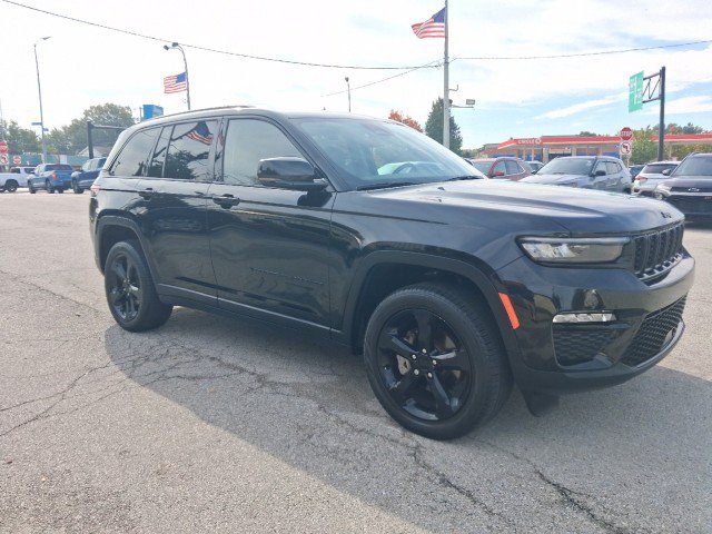 Used 2023 Jeep Grand Cherokee Limited w/ Black Appearance Package AWD/4WD image 1