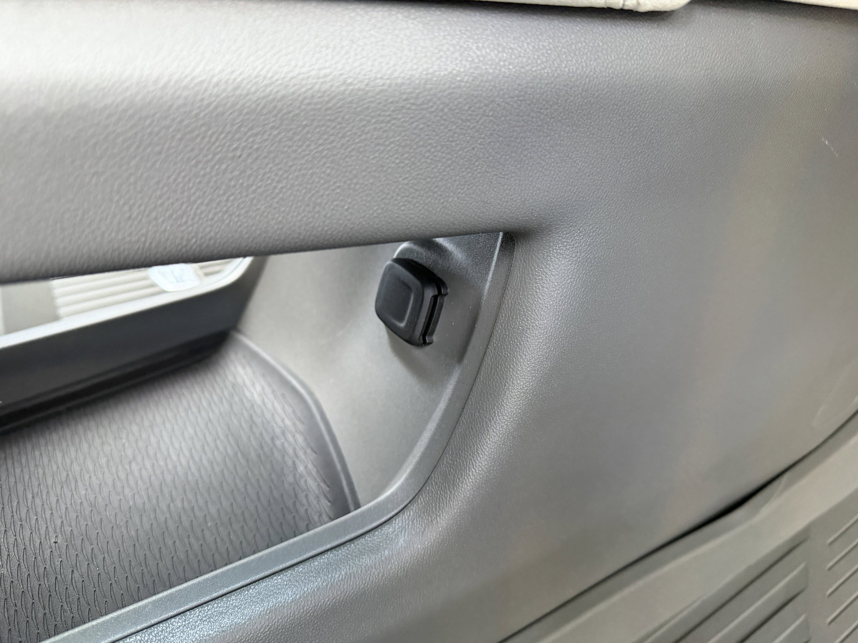 Certified 2025 Cadillac XT6 Premium Luxury w/ LPO, Floor Liner Package image 33