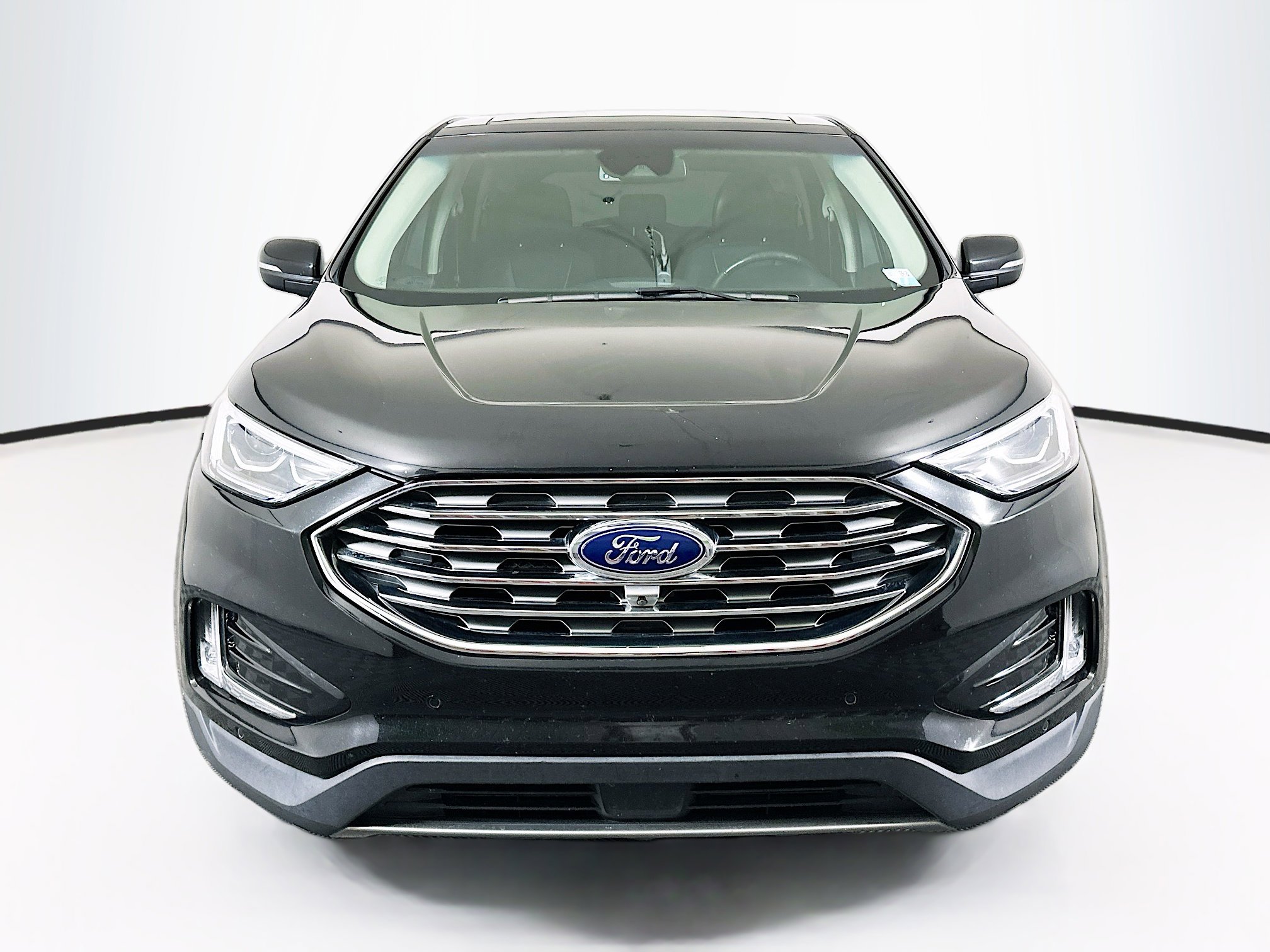 Used 2019 Ford Edge Titanium w/ Equipment Group 301A AWD/4WD image 2