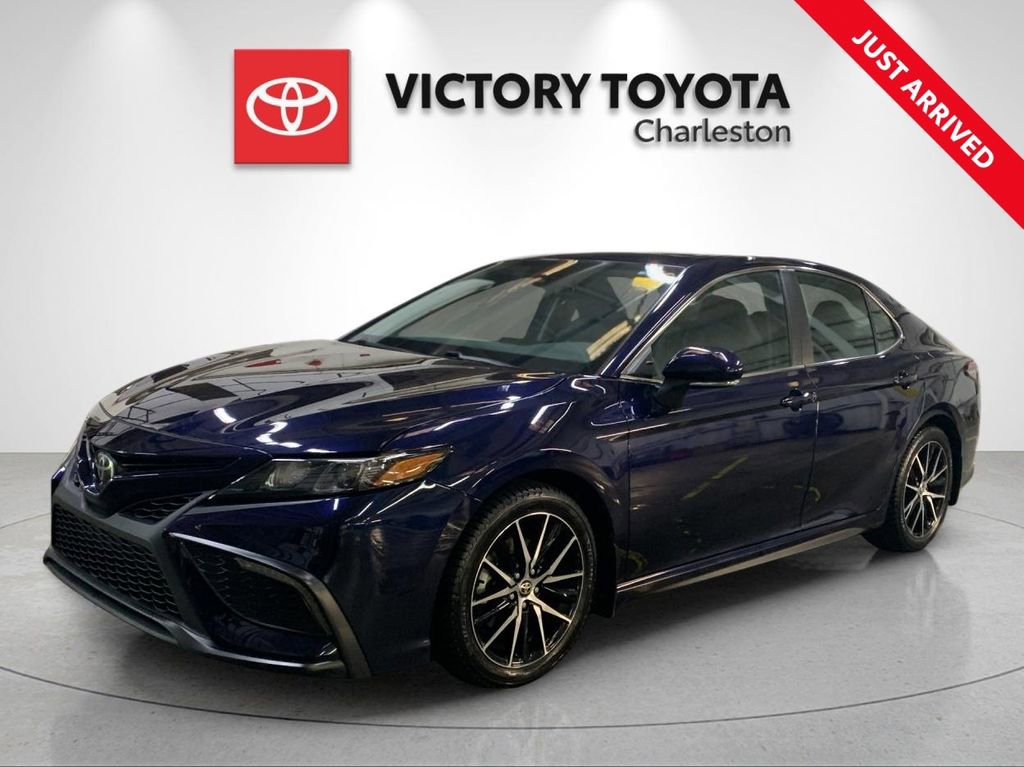 Used 2022 Toyota Camry SE w/ Cold Weather Package