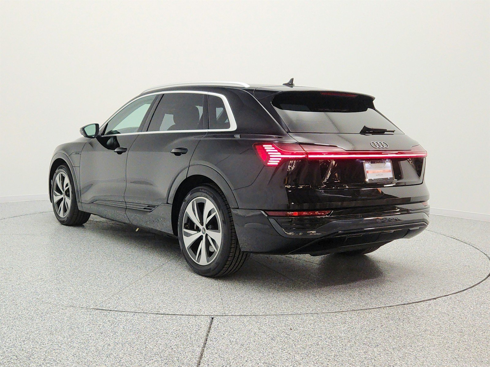 Used 2024 Audi Q8 e-tron Premium Plus w/ Premium Plus Package AWD/4WD image 7
