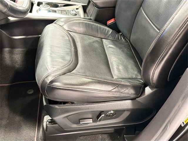 Used 2020 Ford Explorer Platinum w/ Premium Technology Package image 18