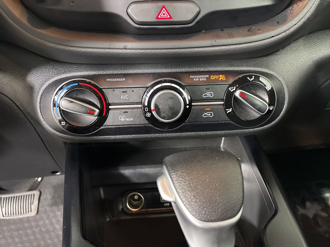 Used 2025 Kia Soul LX image 16