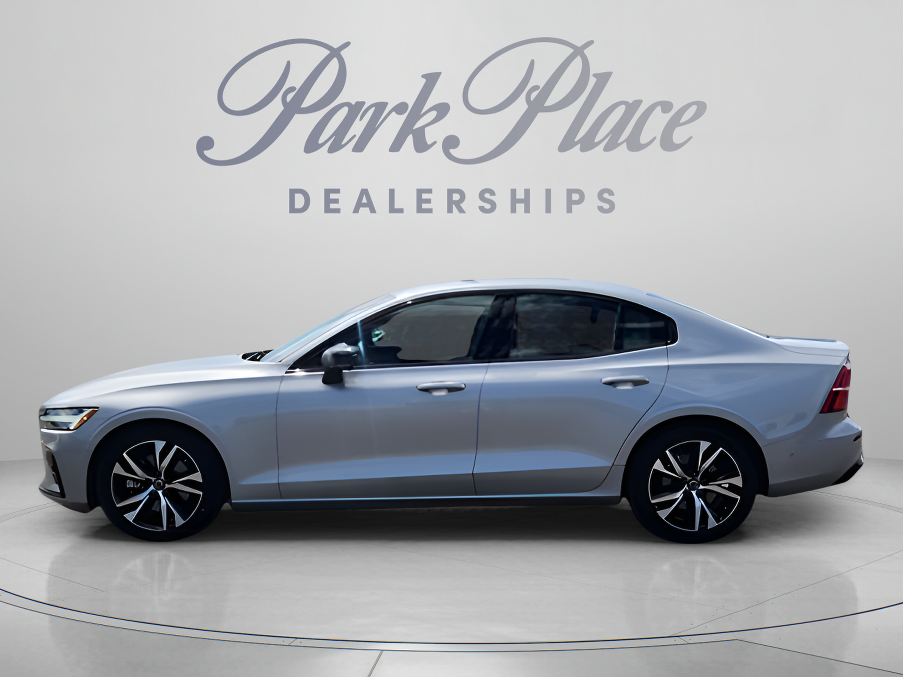 Used 2024 Volvo S60 B5 Plus FWD image 2