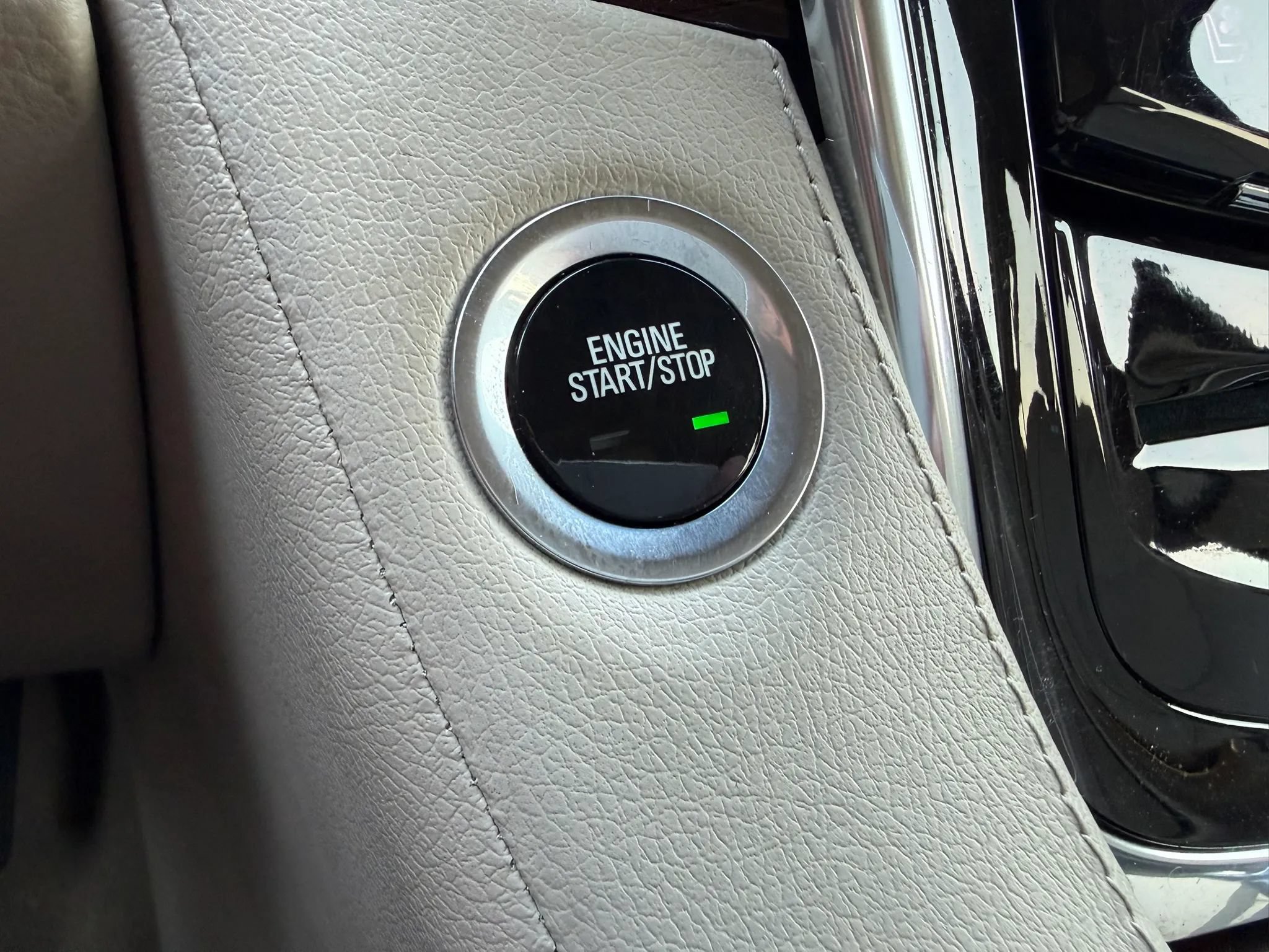 Used 2016 Cadillac Escalade Luxury AWD/4WD image 23