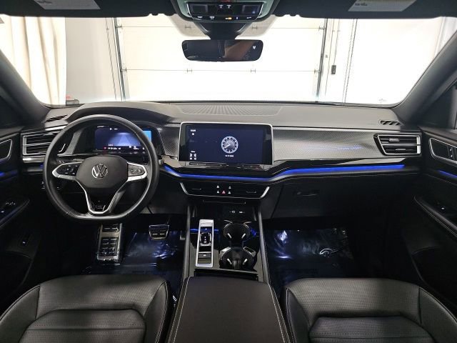 Used 2025 Volkswagen Atlas Cross Sport SEL R-Line image 31