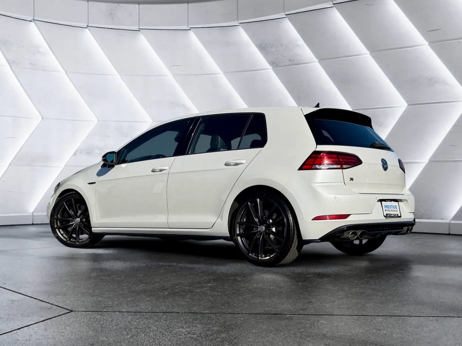 Used 2018 Volkswagen Golf R 4-Door AWD/4WD image 3