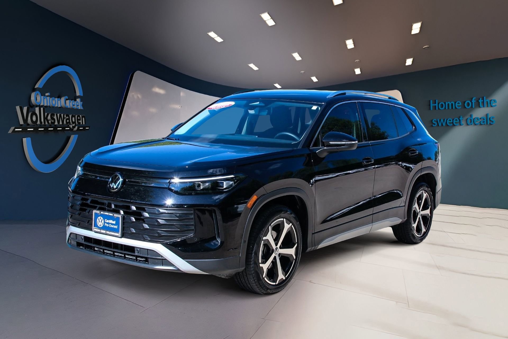 Certified 2025 Volkswagen Tiguan SE FWD image 8