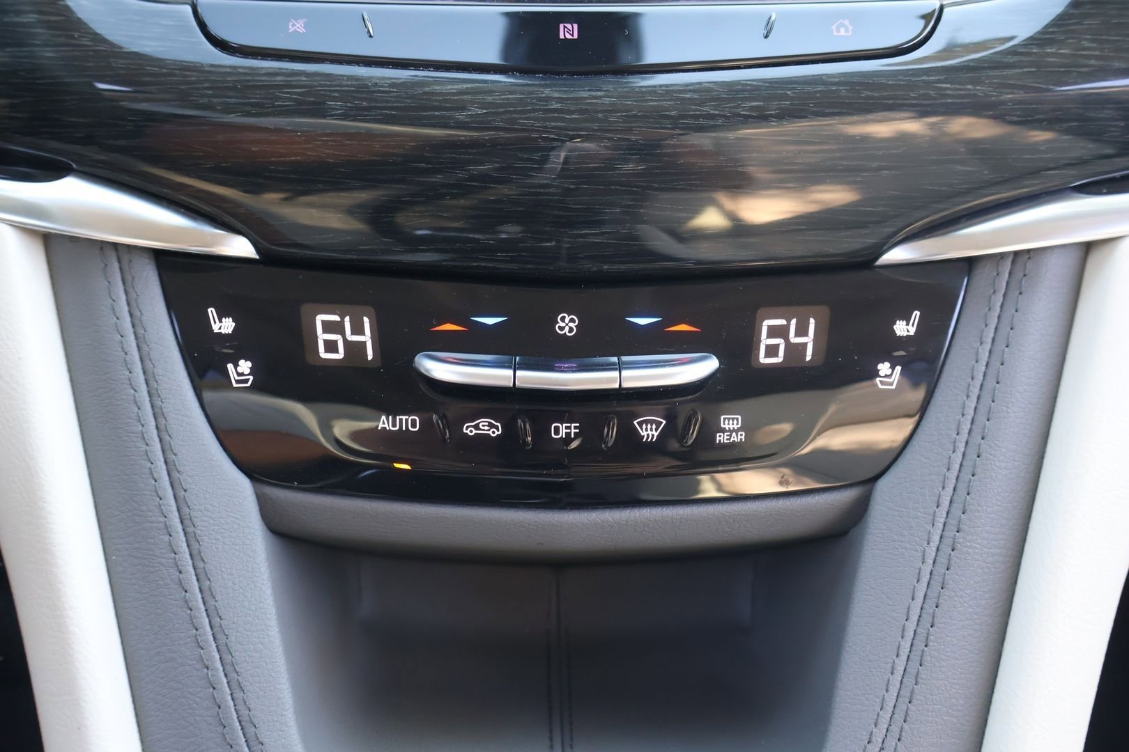 Used 2020 Cadillac XT6 Premium Luxury FWD image 27