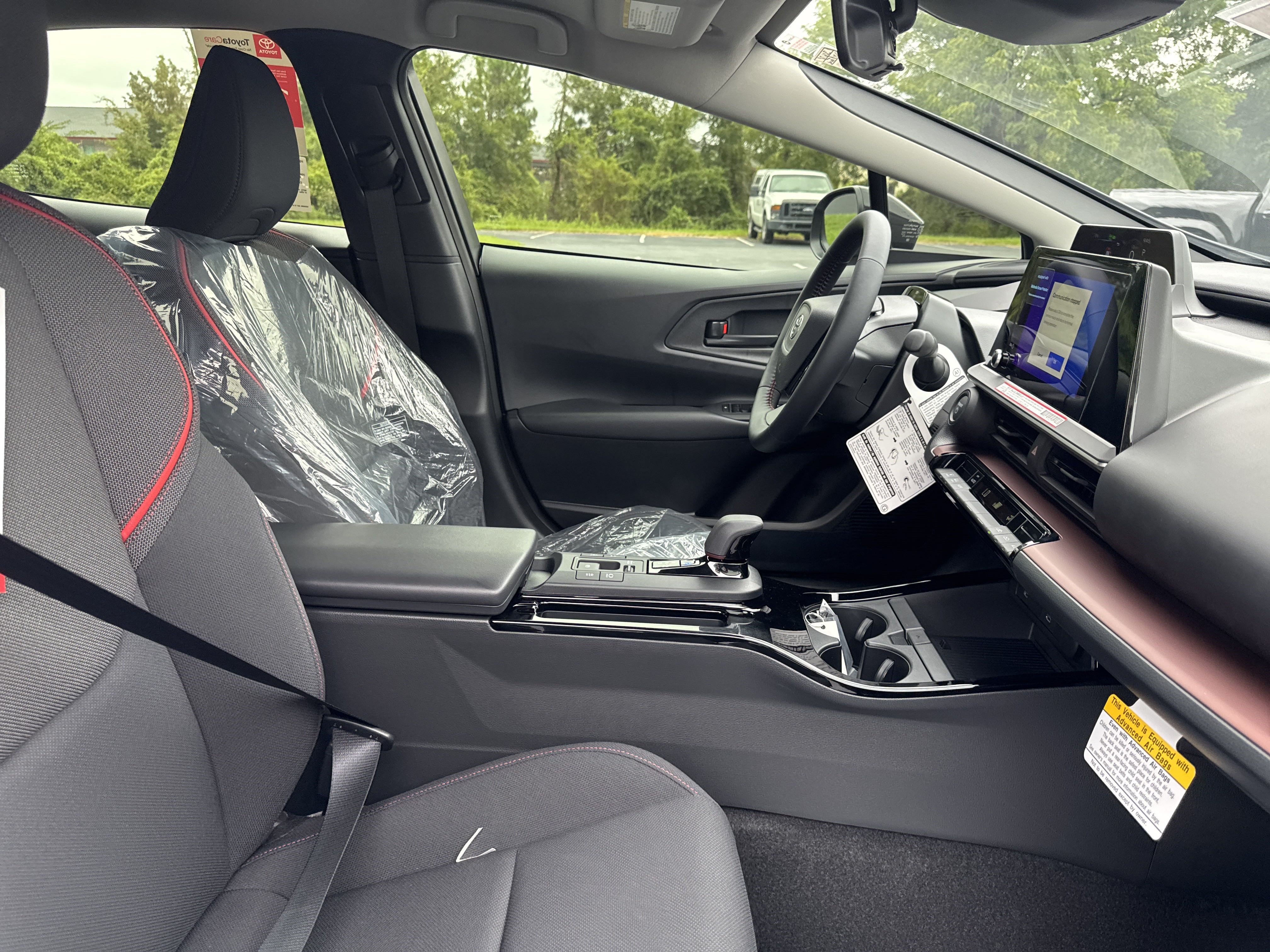 New 2025 Toyota Prius Plug-In Hybrid FWD image 31