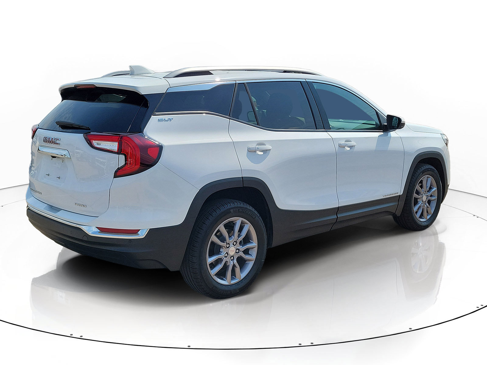 Used 2022 GMC Terrain SLT w/ Tech Package AWD/4WD image 3