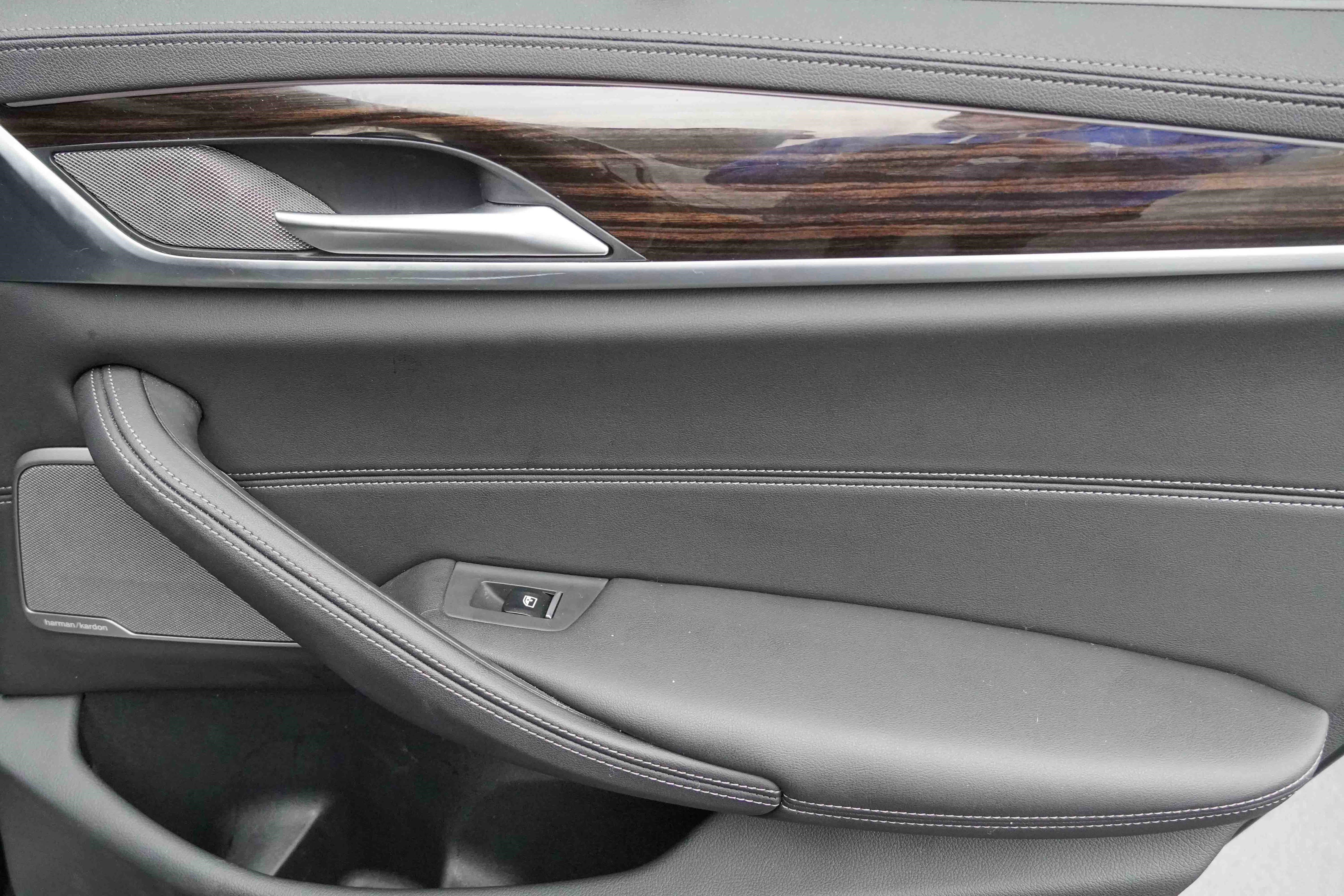 Used 2022 BMW M550i xDrive w/ Executive Package image 35