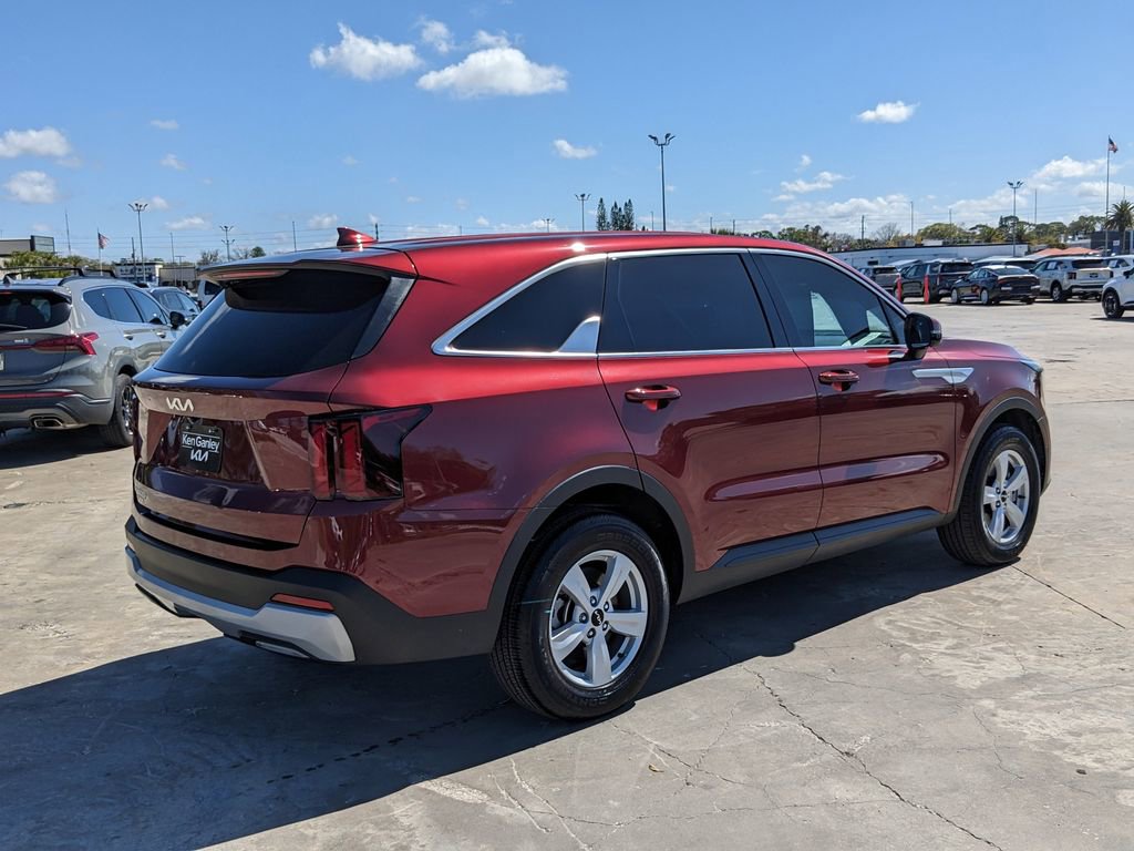 Certified 2025 Kia Sorento LX FWD image 9