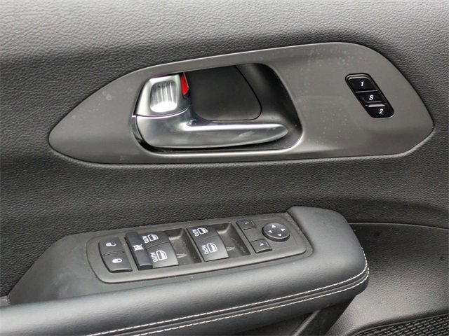 New 2025 Chrysler Pacifica Select w/ Uconnect Theater Family Group image 13