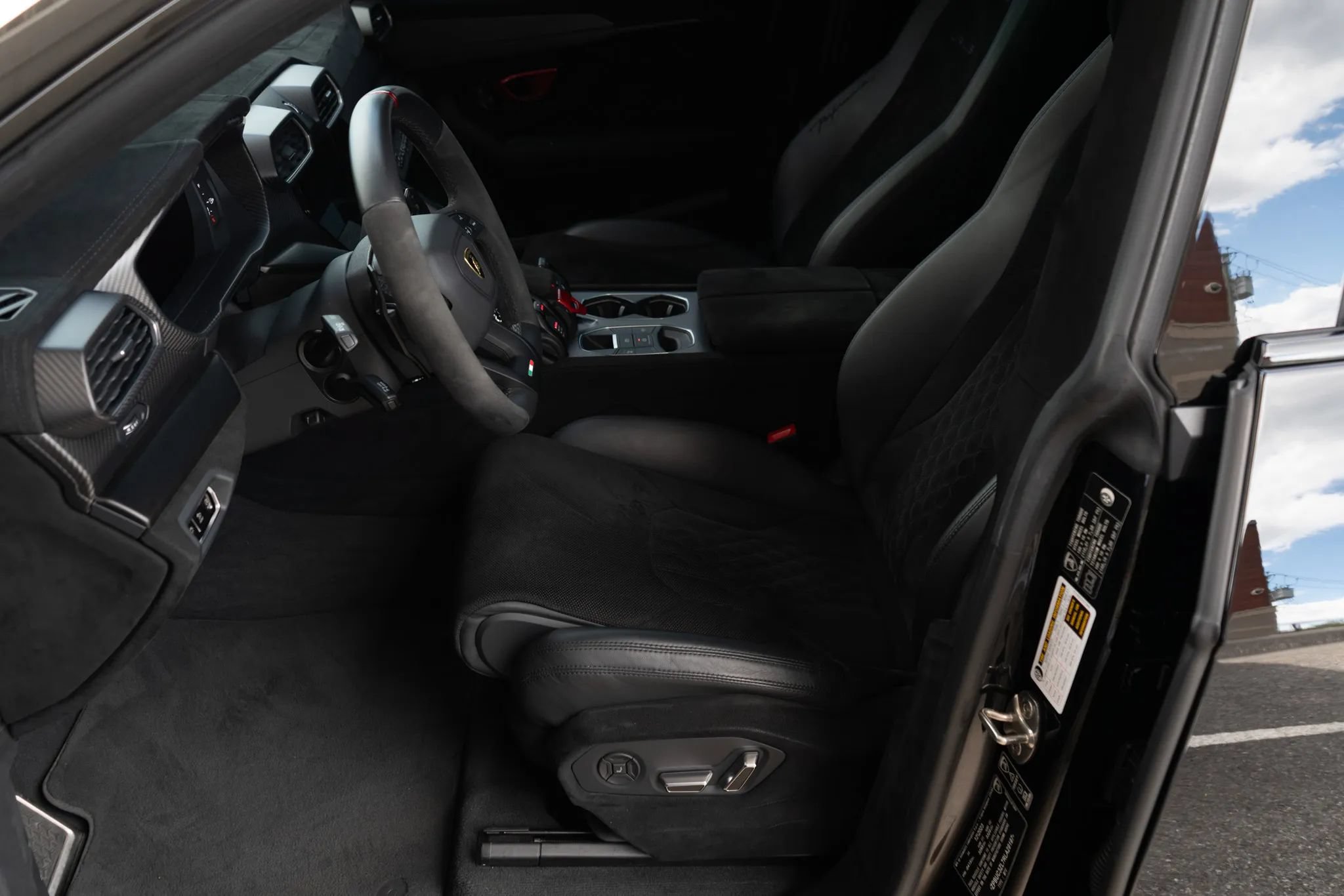 Used 2024 Lamborghini Urus Performante AWD/4WD image 58