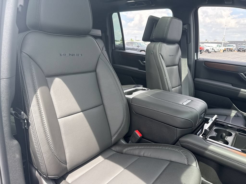New 2026 GMC Yukon XL Denali w/ Denali Reserve Package AWD/4WD image 39