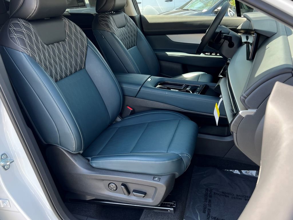 Used 2025 Nissan Murano Platinum w/ Cargo Package image 10