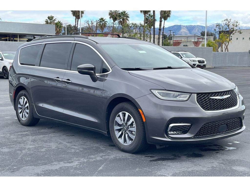 Used 2021 Chrysler Pacifica Touring w/ Uconnect Theater Family Group image 8