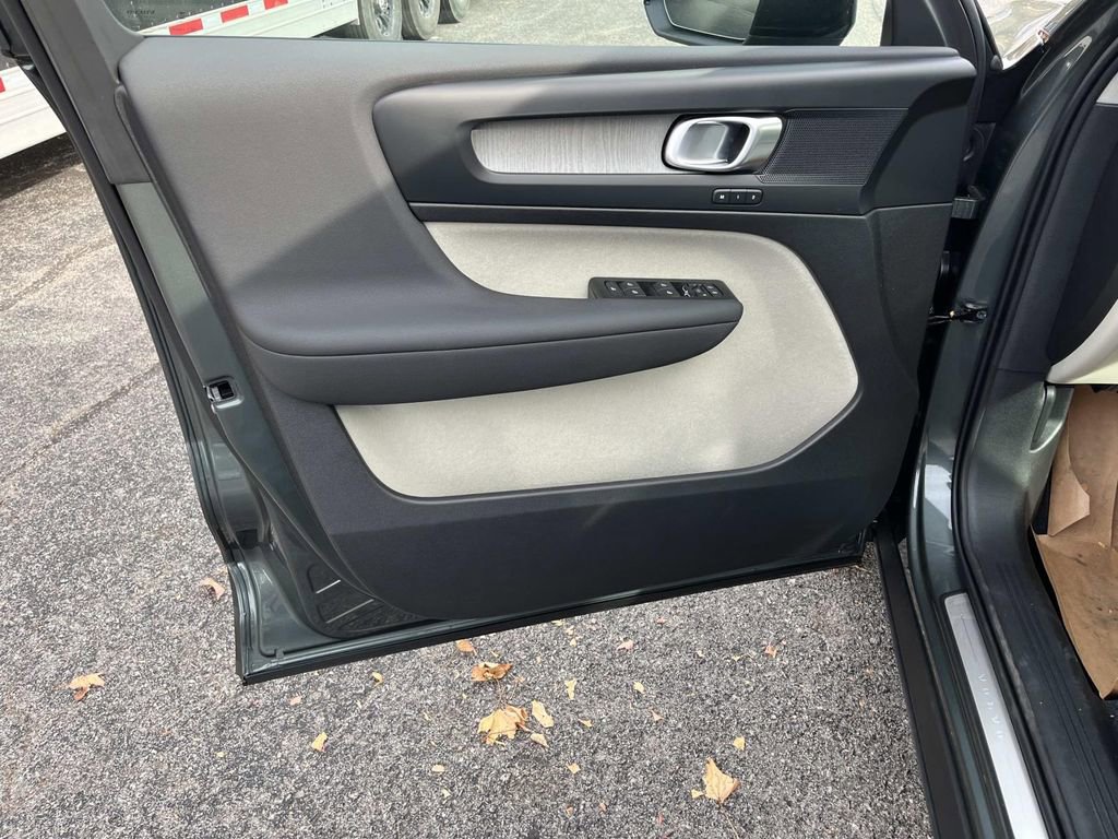 New 2026 Volvo XC40 B5 Plus w/ Protection Package Premier image 20