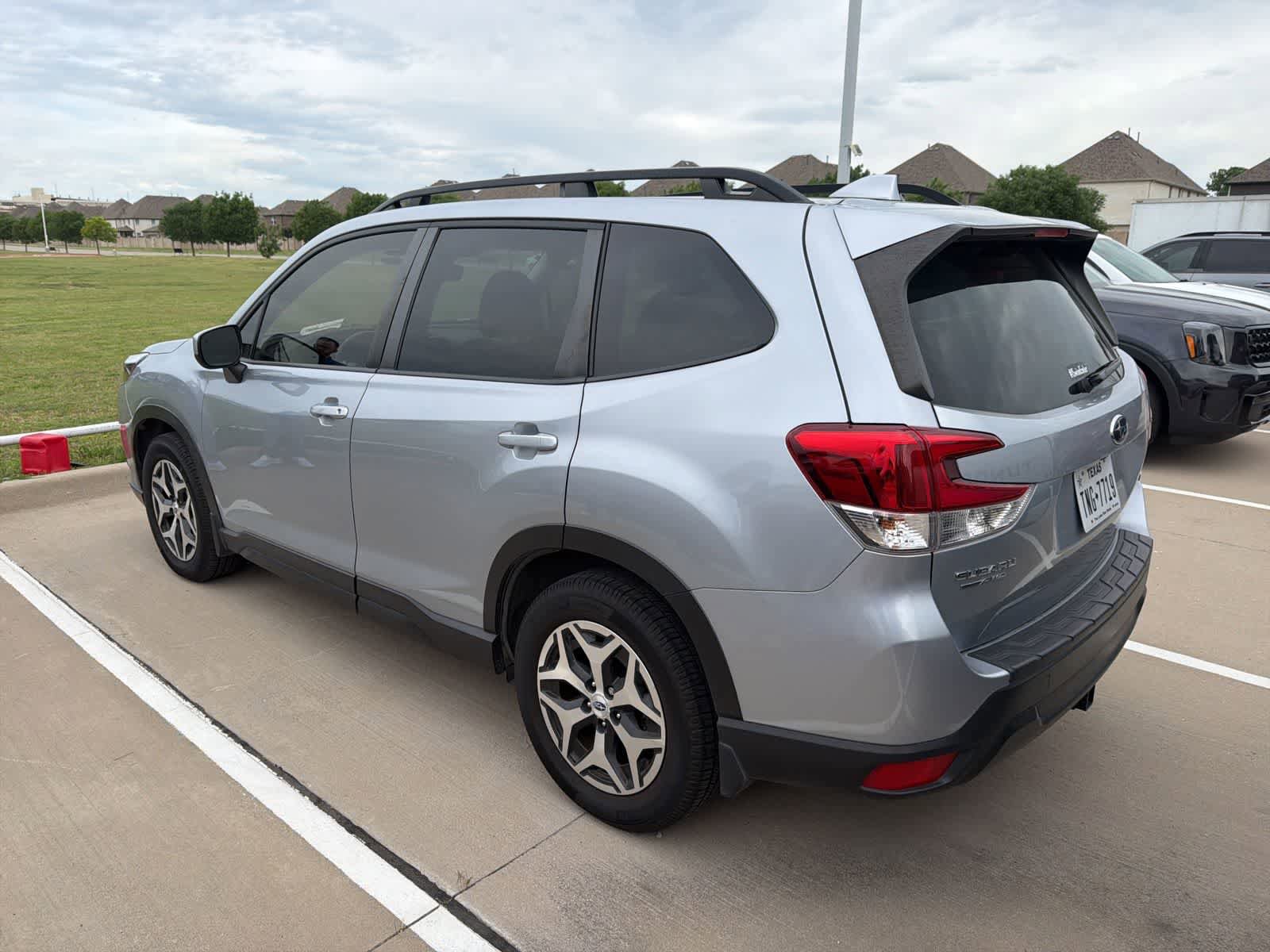 Used 2023 Subaru Forester Premium w/ Popular Package #2 AWD/4WD image 3